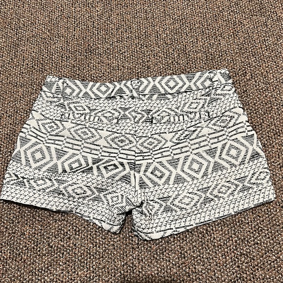 Merona size 2 shorts in black and white aztec pattern - Picture 2 of 3